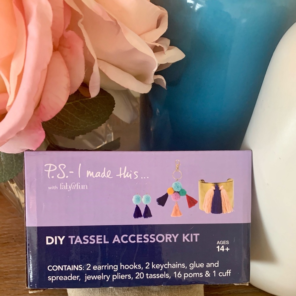 DIY TASSEL ACCESSORY KIT AGES 14+